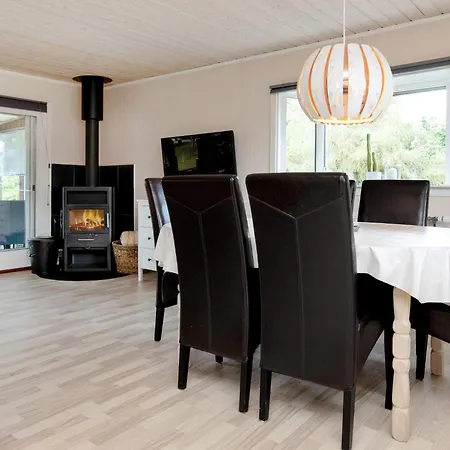 6 Person In Vaeggerlose * Bøtø By